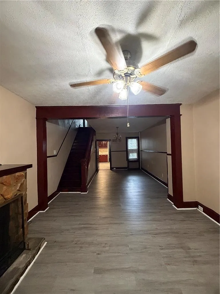 3 bed, 1280 sqft, $1,895 — Photo 2