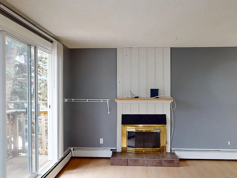 102 Huntington Park Bay NW — Photo 1