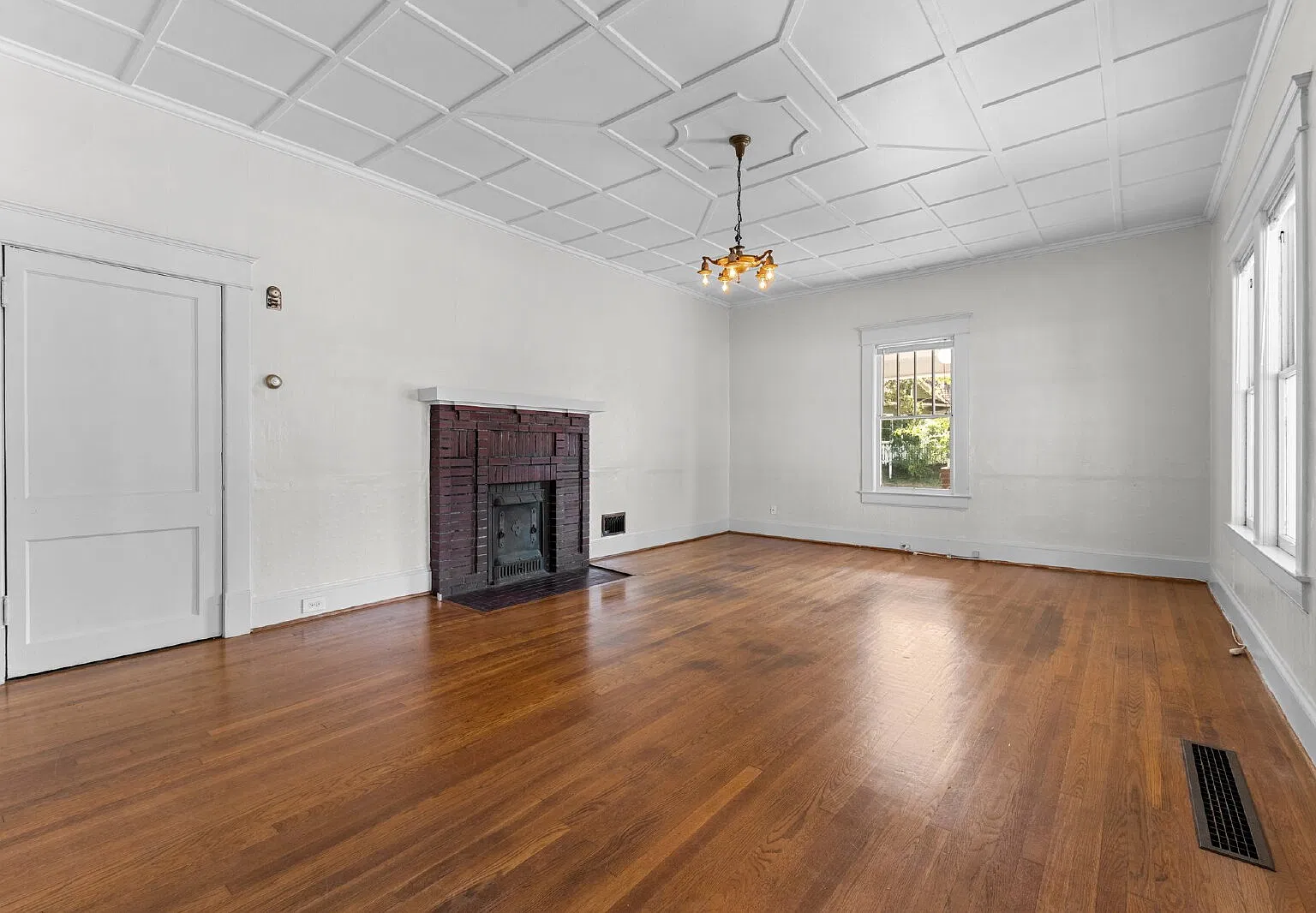 1 bed, 1.0 bath, 1100 sqft, $1,410 — Photo 2