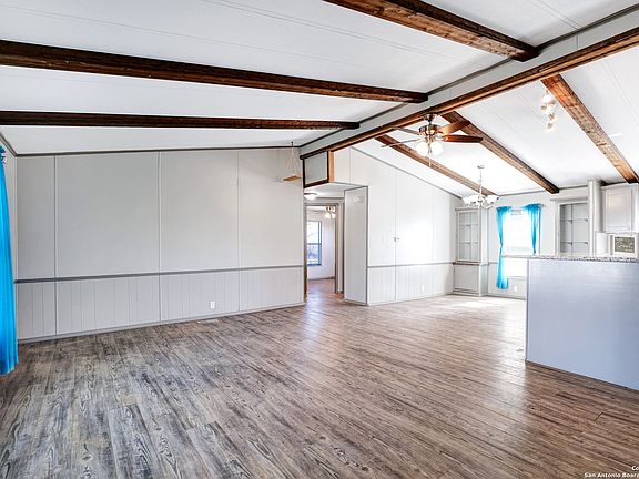 4th image of 18066 La Gloria Rd