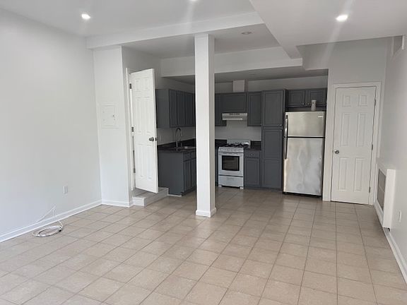 5th image of 207 Edwards Pl #1A
