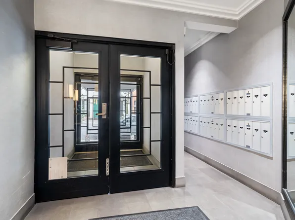 152 East 35th Street image 3 of 13