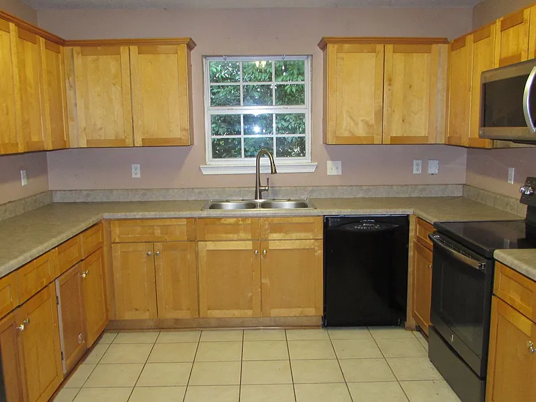 2823 6th Ave #A — Photo 3