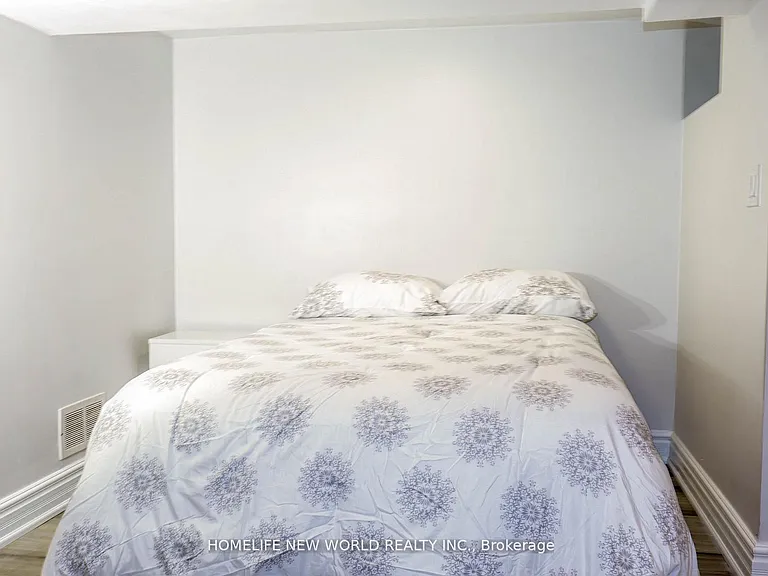 222 Markham St #BASEMENT — Photo 9