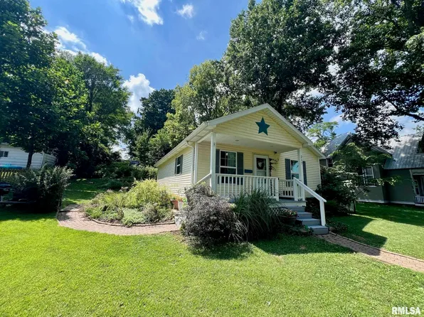 217 S 9th St, Petersburg, IL 62675