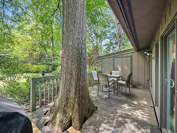 4th image of 135 Ingleoak Ln
