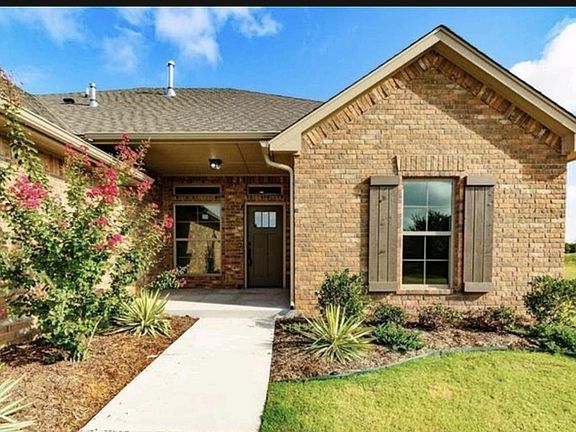 2nd image of 2505 Langley Ct