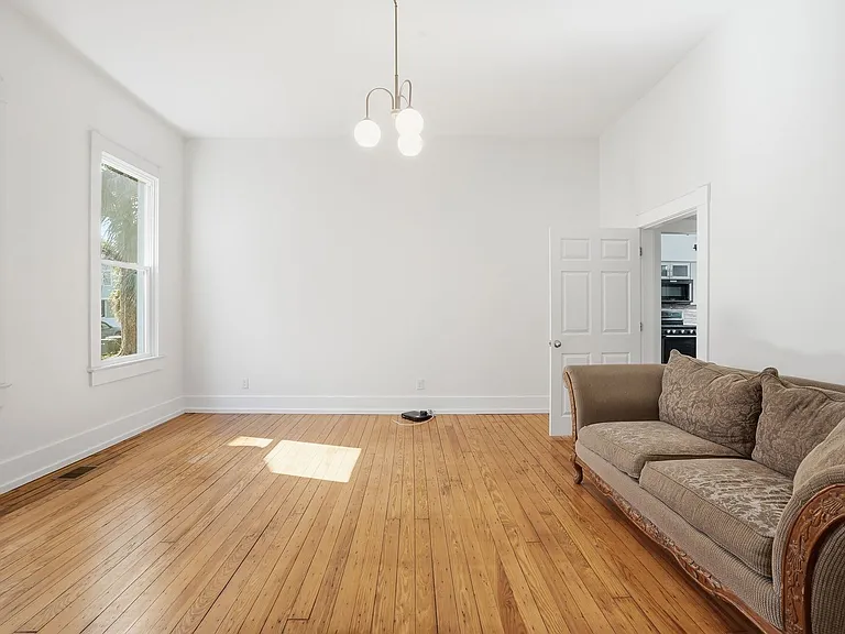 809 E Henry St — Photo 12