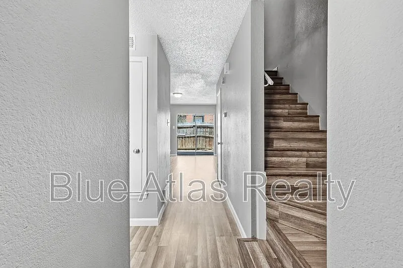 2 bed, 1.5 bath, 1082 sqft, $1,150 — Photo 4
