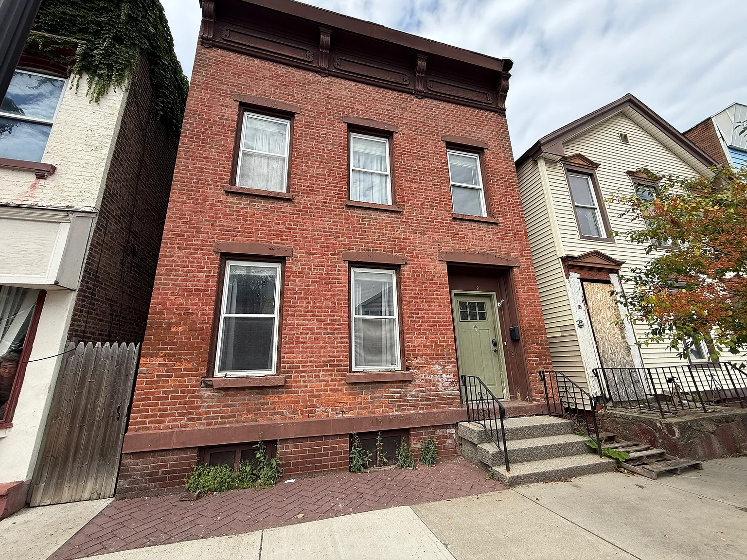 3 bed, 1074 sqft, $1,600 — Photo 2