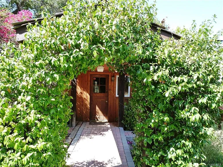 456 S Skyline Dr — Photo 4