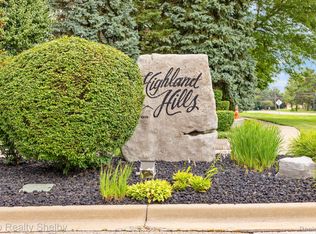 17680 Port Salem Dr #37, Macomb, MI 48044