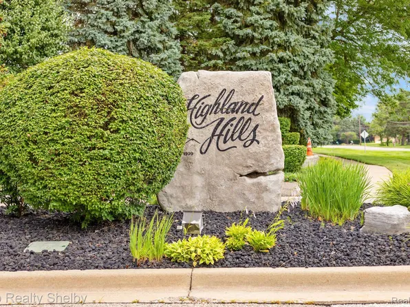 17680 Port Salem Dr #37, Macomb, MI 48044