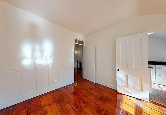 3rd image of 450 W 22nd St #2