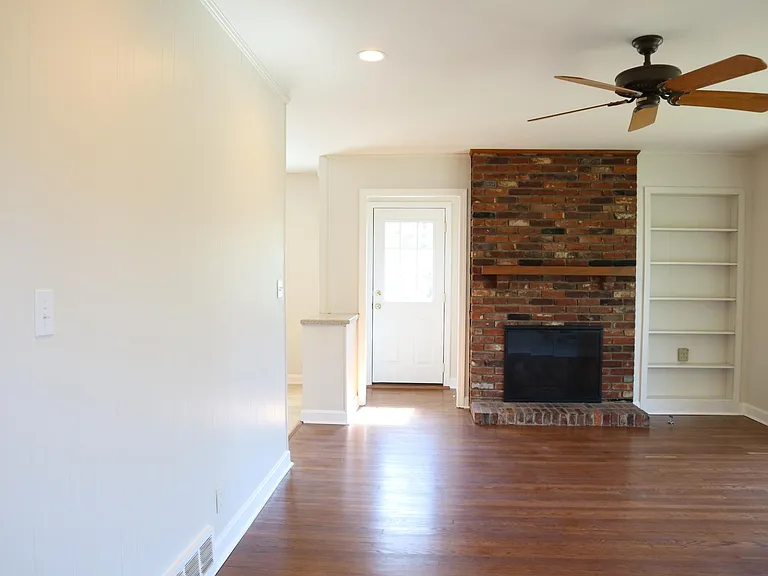 2331 Thornhill Rd — Photo 10