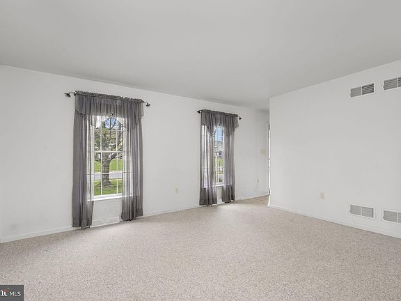4th image of 245 Pebble Beach Dr