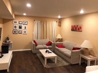 906 Woodbridge Comns Way, Iselin, NJ 08830