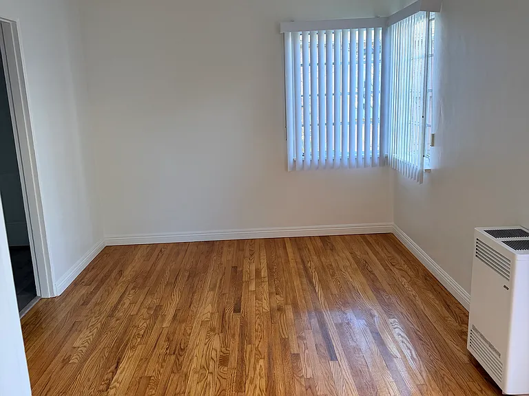 Sunset Park Apartments — Photo 29