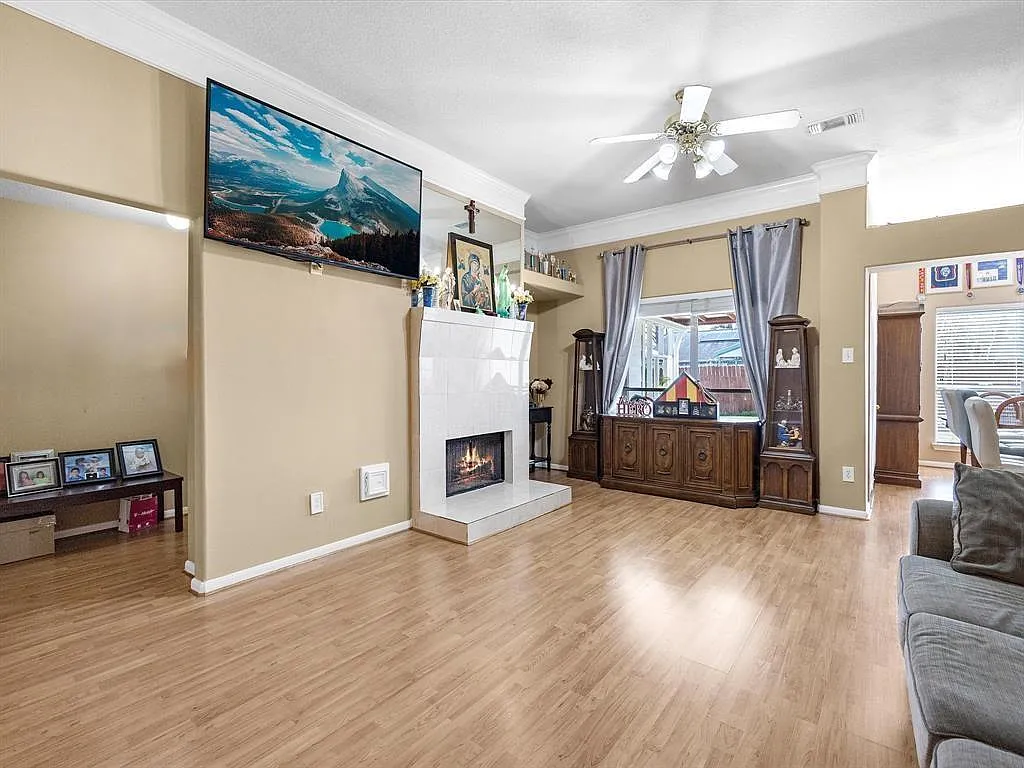3 bed, 2.0 bath, 1526 sqft, $2,000 — Photo 3