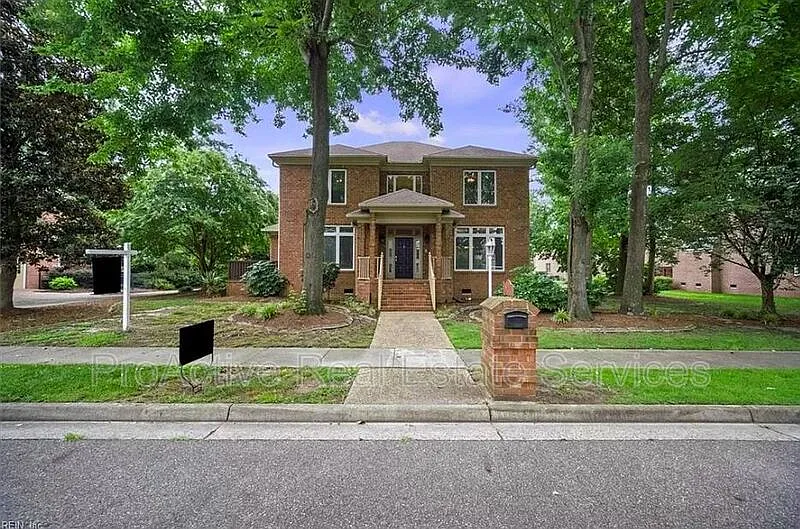 4 bed, 4.0 bath, 3700 sqft, $3,500 — Photo 4