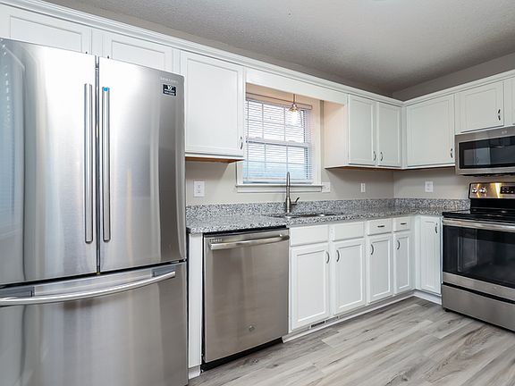 5th image of 249 Cranklen Cir