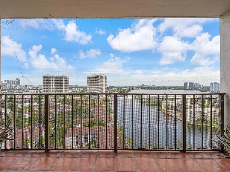 18151 NE 31st Ct #Penthouse 205 — Photo 25