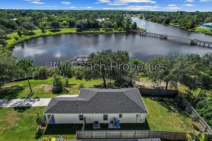 3 bed, 2.0 bath, 1368 sqft, $3,000 — Photo 3
