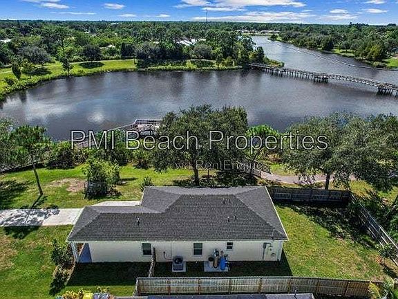 3rd image of 5032 SE Flounder Ave