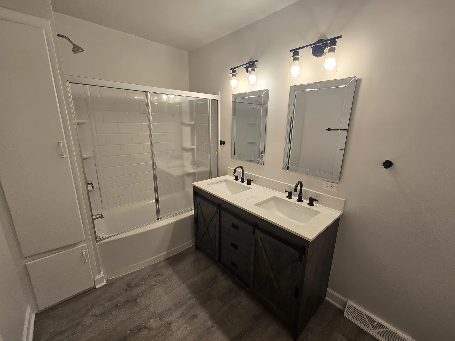 2 bed, 900 sqft, $1,650 — Photo 2
