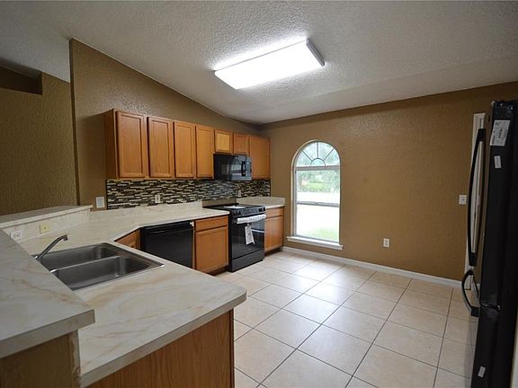 5th image of 622 CARIBOU COURT