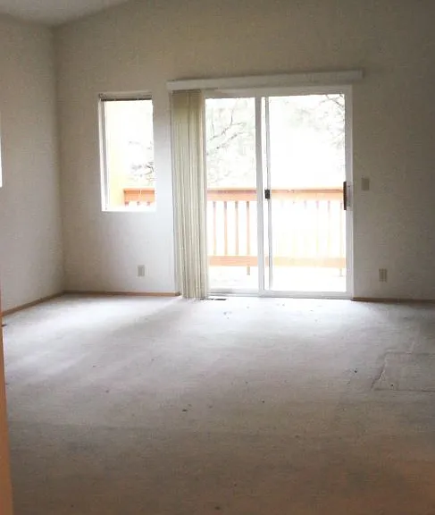 2305 NE Holliday Ave #1 — Photo 8