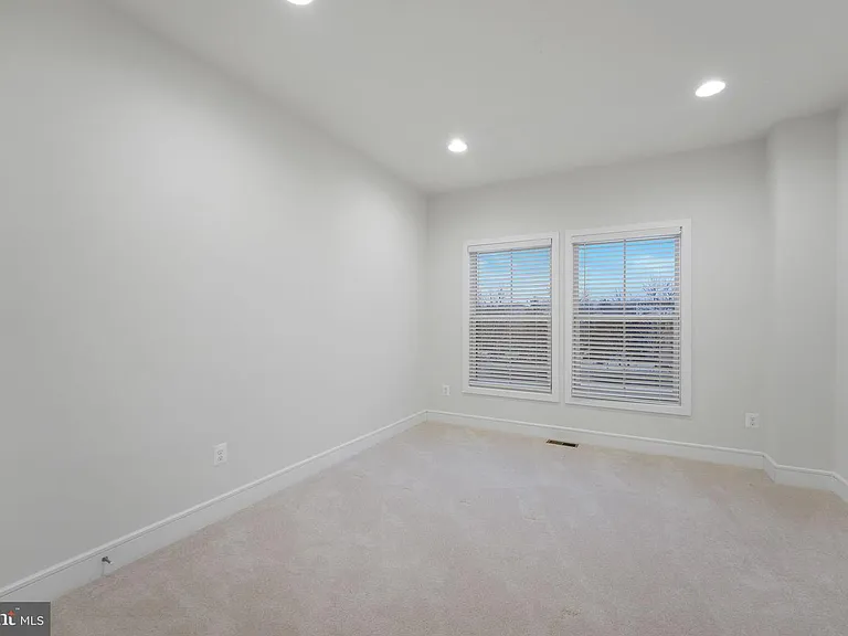43421 Farringdon — Photo 38