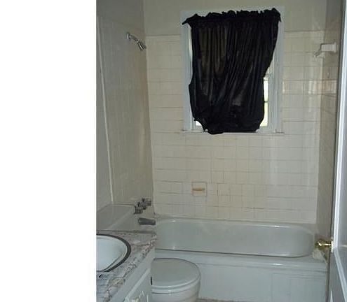 4th image of 1910 Woodside Dr