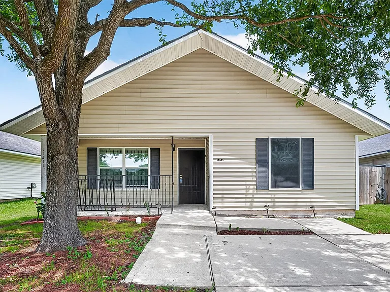 11411 Roandale Dr — Photo 1