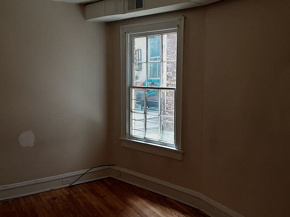 5th image of 2417 Floyd Ave APT B