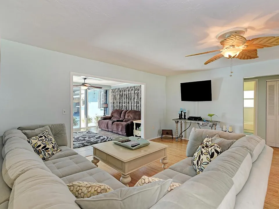 1912 40th St W