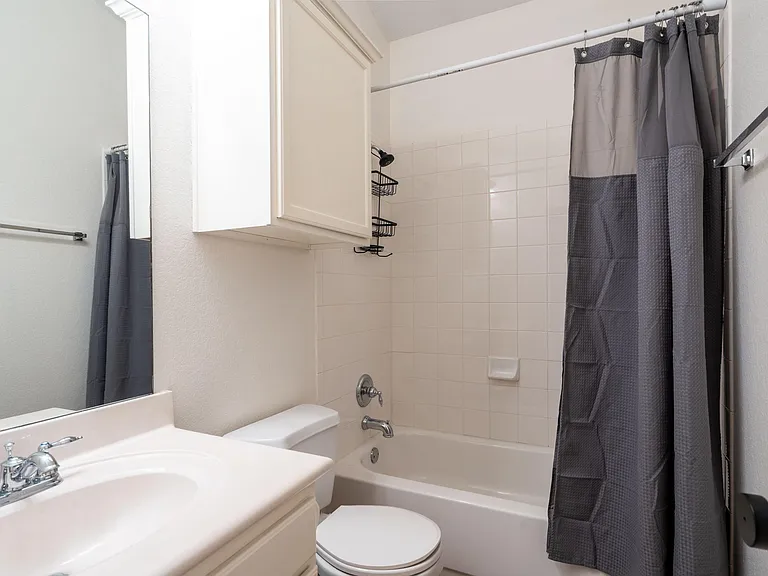 Short Springs Dr — Photo 3