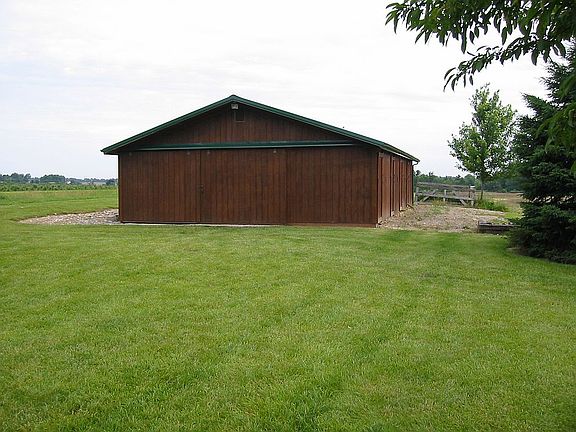 36' x 48' Pole barn