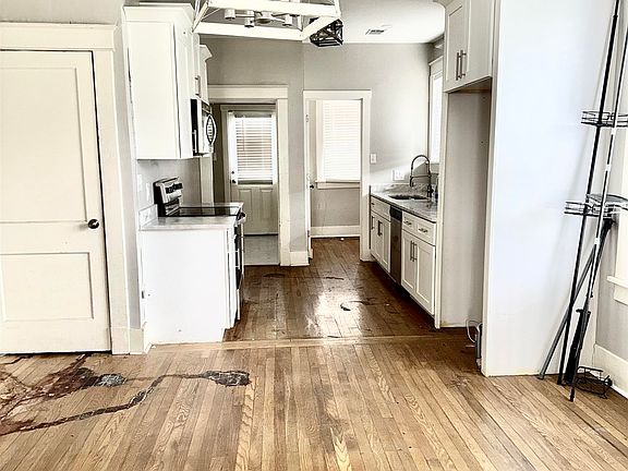 5th image of 2297 Jackson Ave