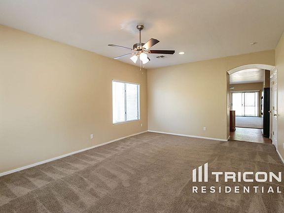 3rd image of 12814 W Clarendon Ave