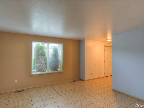 3rd image of 1409 Laredo Dr SE