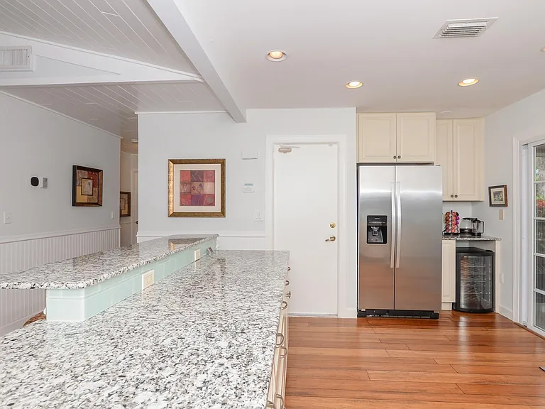 4051 NE Breakwater Dr — Photo 39