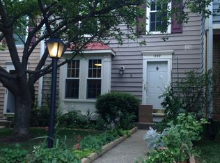 1599 Autumn Ridge Cir, Reston, VA 20194