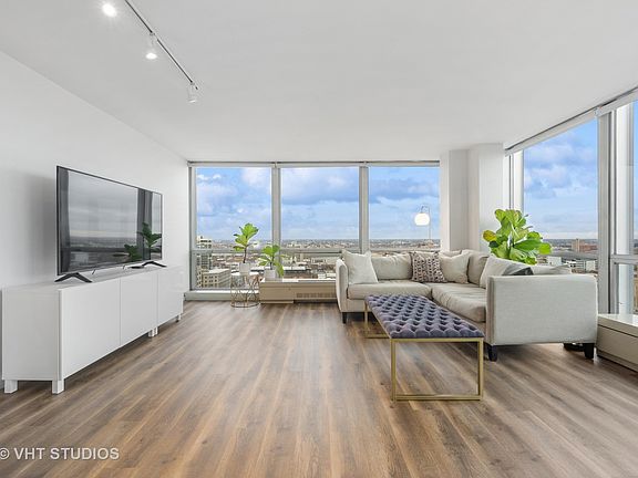 5th image of 340 W Diversey Pkwy APT 2116