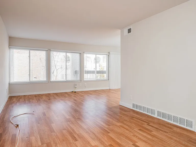 The Oaks Apartments — Photo 28
