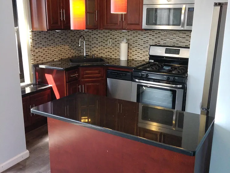 135 Montgomery St #3F — Photo 5