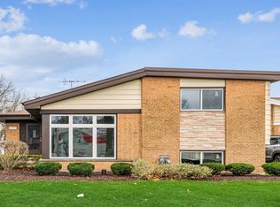 10833 Martindale Dr, Westchester, IL