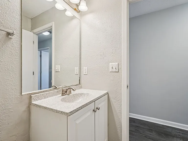Polo Club Apartments — Photo 22