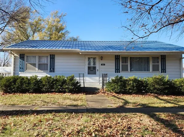 202 N 11th St, Burlington, KS 66839