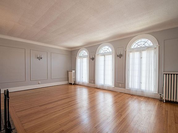 4th image of 5010 Burns St